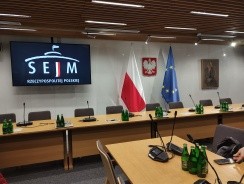 Prof. UO Teresa Sołdra-Gwiżdż uczestniczyła w konferencji: Między parasolowym rodzicielstwem a światem cyfrowym – granice bezpiecznego dzieciństwa.